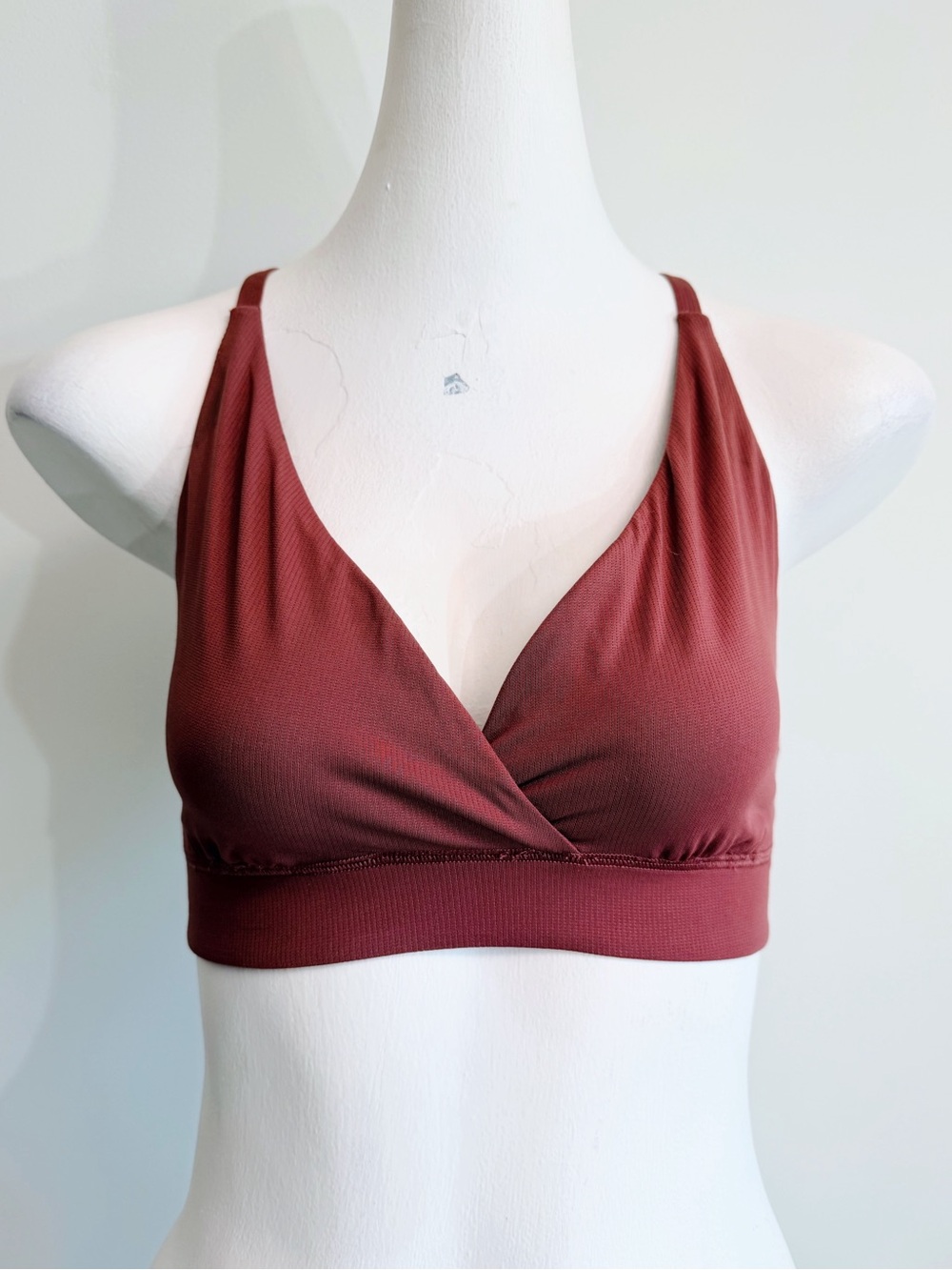 REI Co-op Sports Bra Medium Burgundy Crisscross Back Light Support EUC